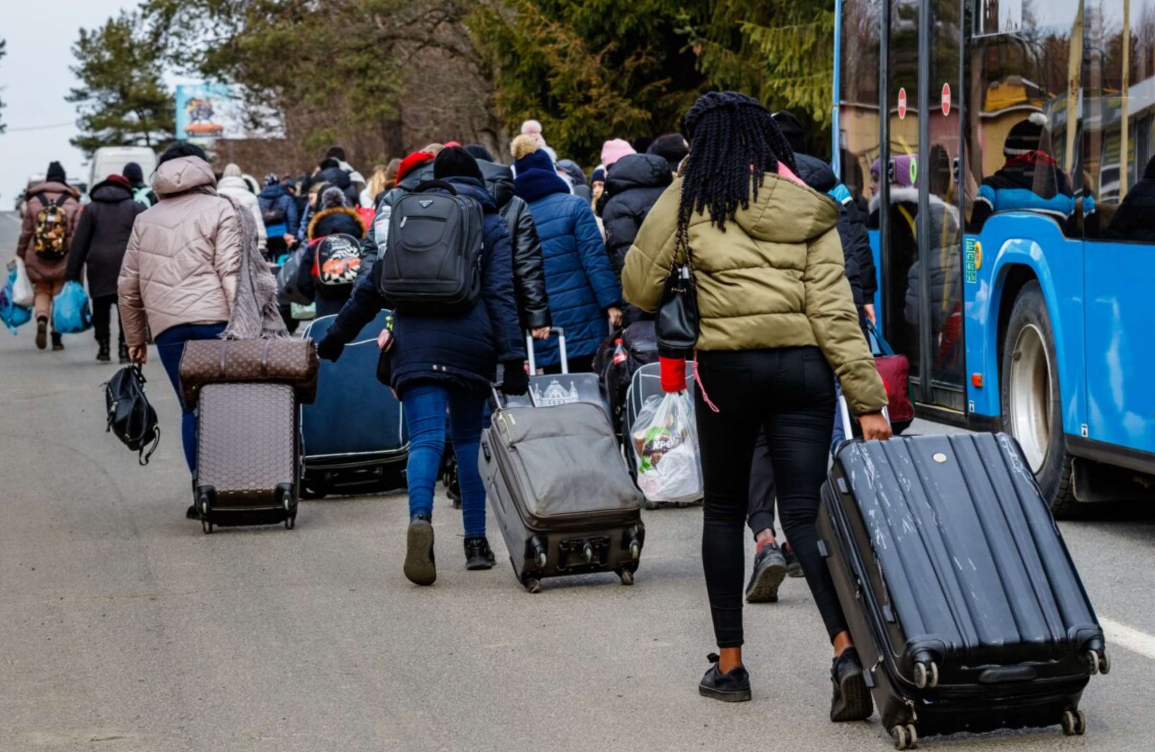 Украинцы убежали. Беженцы. Беженцы с Украины. Укаринские беженки в Германии. Украинцы беженцы.